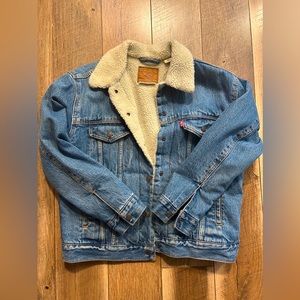 Levi’s Sherpa jacket, men’s medium, women’s large.